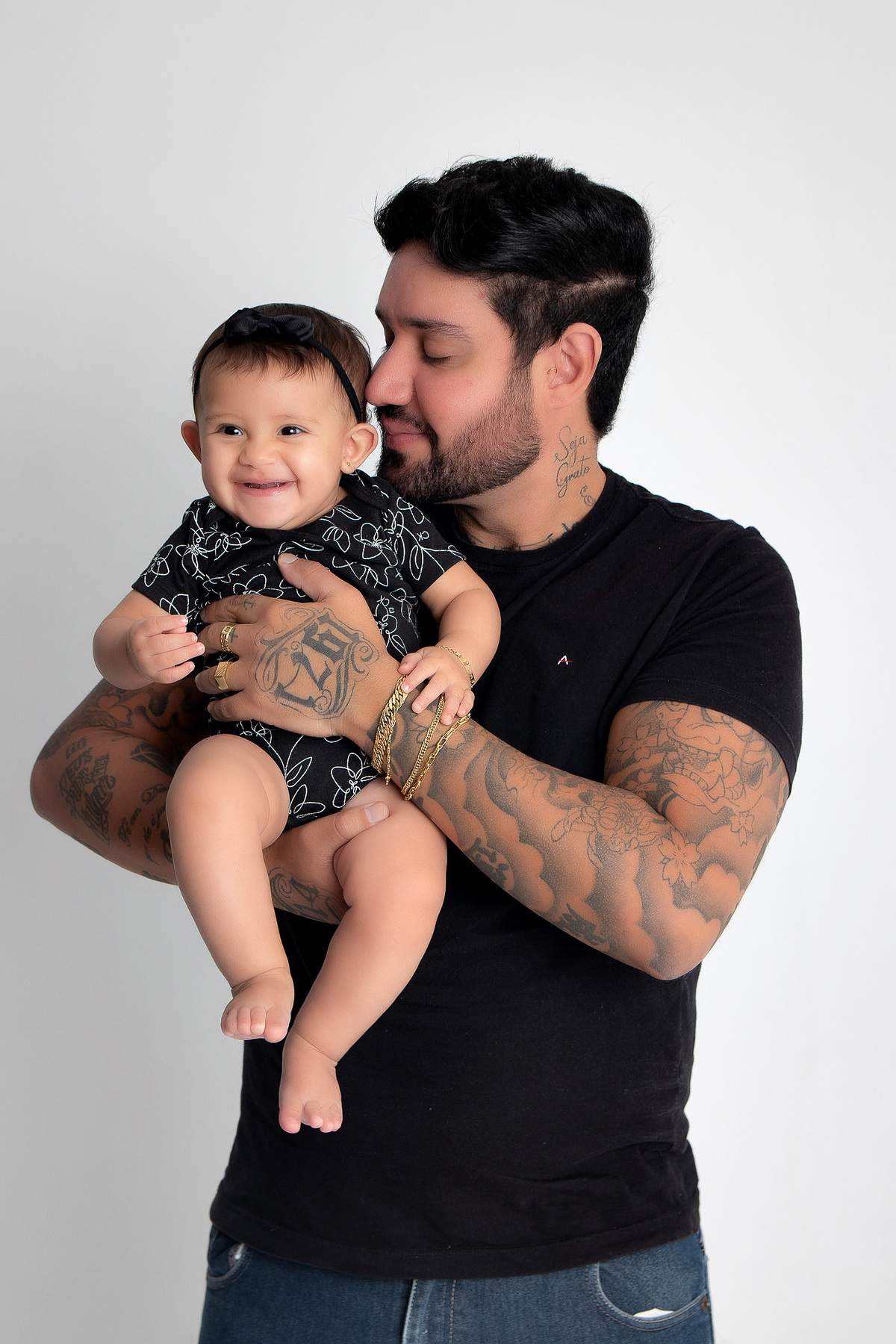 ensaio dia dos pais e família em estúdio black preto jeans fundo branco clean barreiro belo horizonte bh marcos felipe fotografia