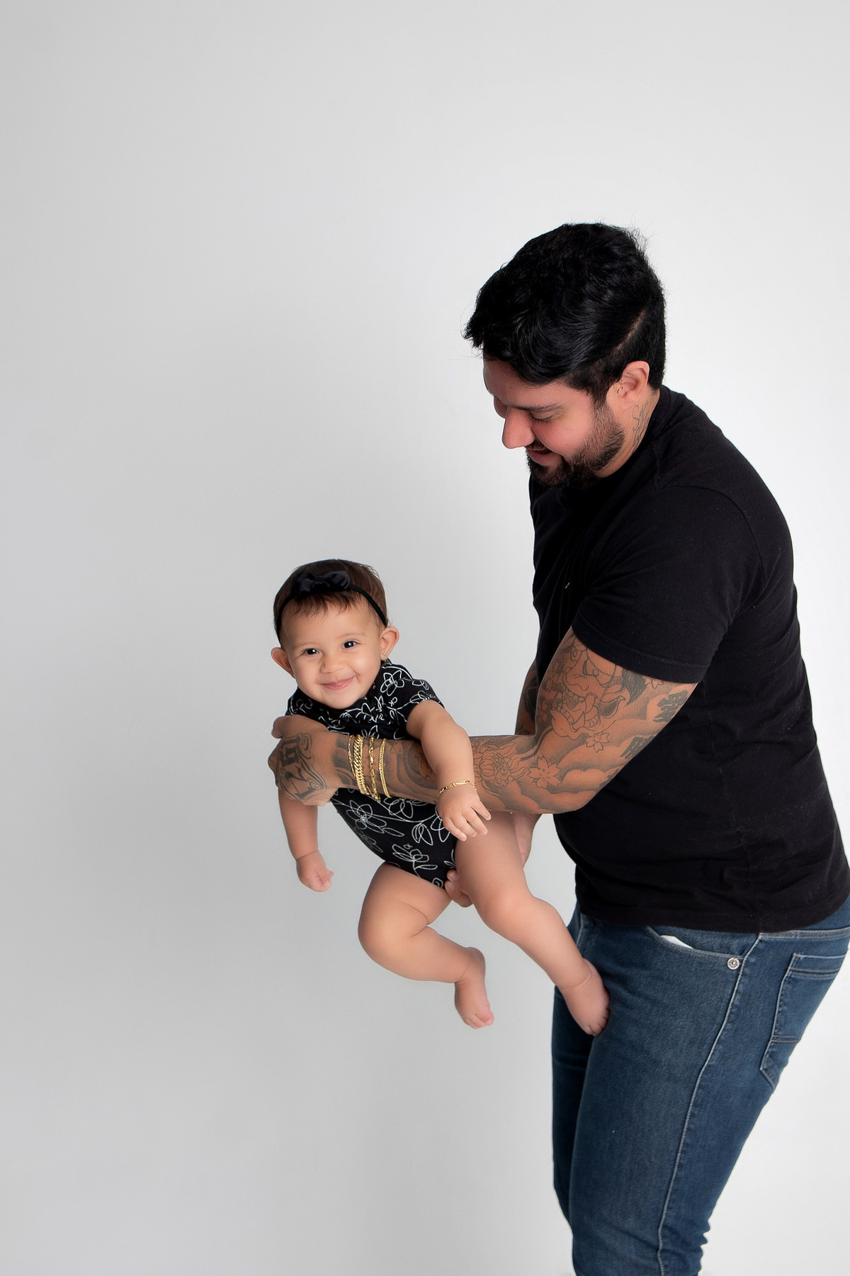 ensaio dia dos pais e família em estúdio black preto jeans fundo branco clean barreiro belo horizonte bh marcos felipe fotografia