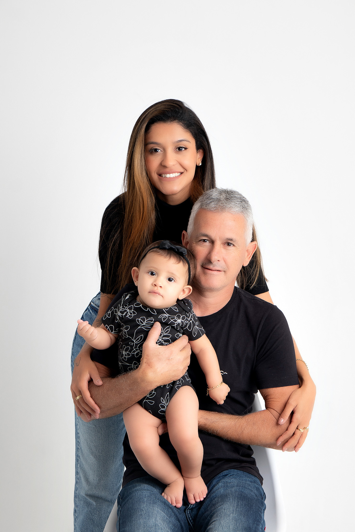 ensaio dia dos pais e família em estúdio black preto jeans fundo branco clean barreiro belo horizonte bh marcos felipe fotografia