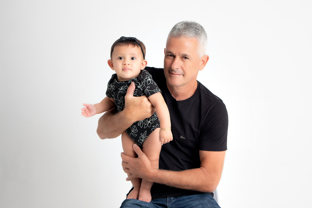 ensaio dia dos pais e família em estúdio black preto jeans fundo branco clean barreiro belo horizonte bh marcos felipe fotografia