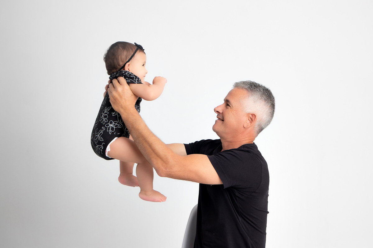ensaio dia dos pais e família em estúdio black preto jeans fundo branco clean barreiro belo horizonte bh marcos felipe fotografia