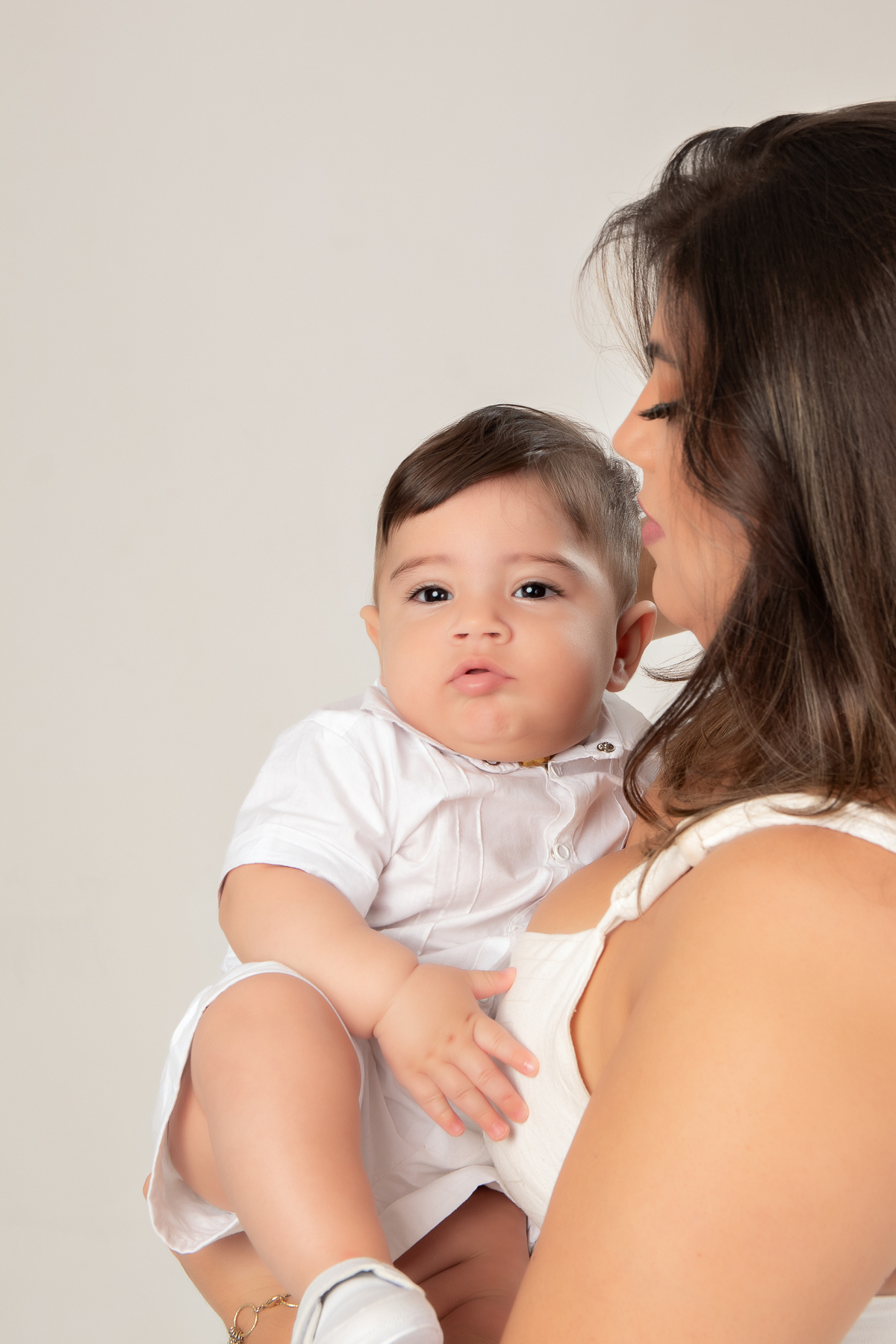 ensaio dia das maes clean roupas brancas claras em estúdio bh belo horizonte mg marcos felipe fotografia