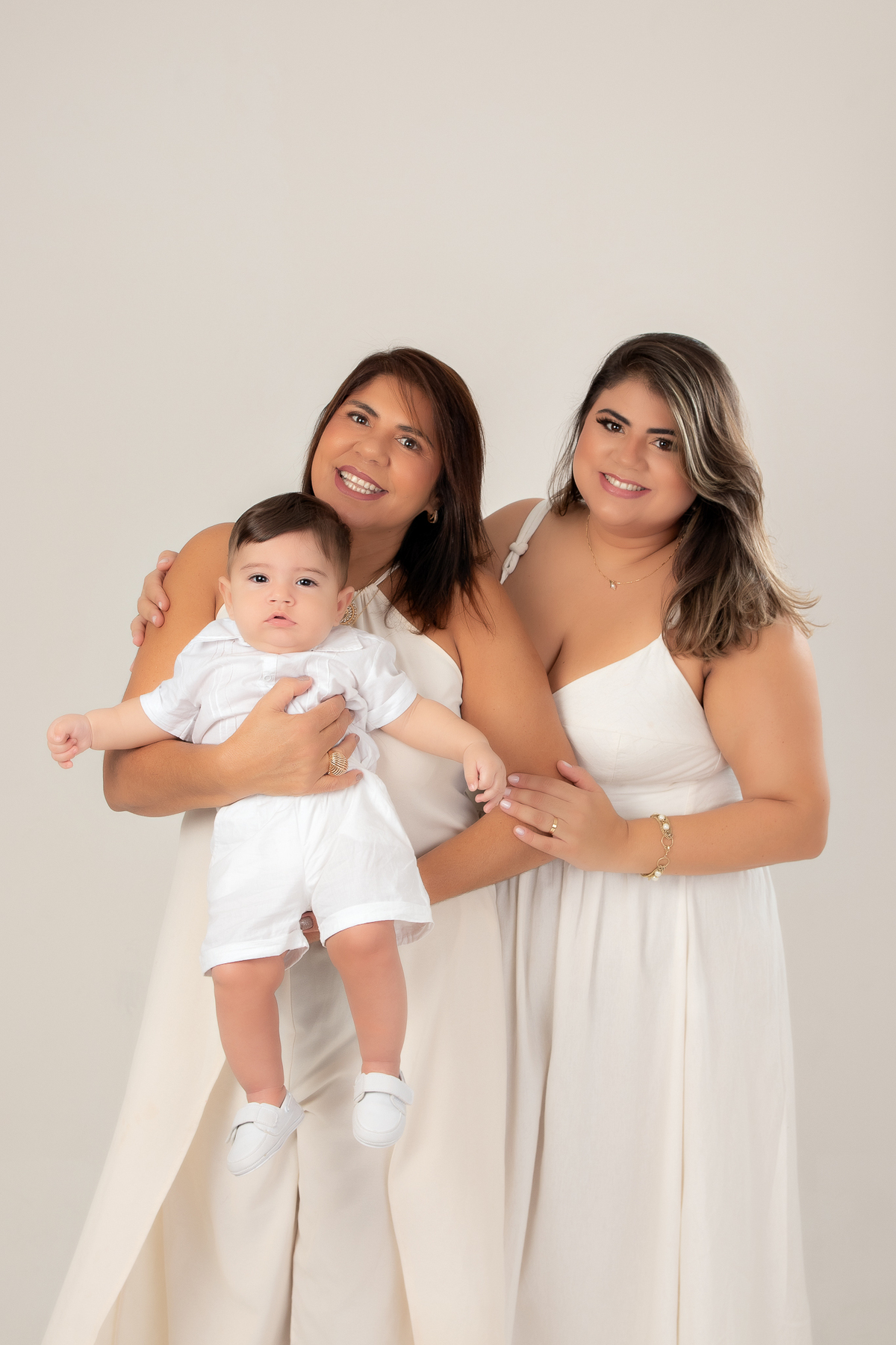 ensaio dia das maes clean roupas brancas claras em estúdio bh belo horizonte mg marcos felipe fotografia