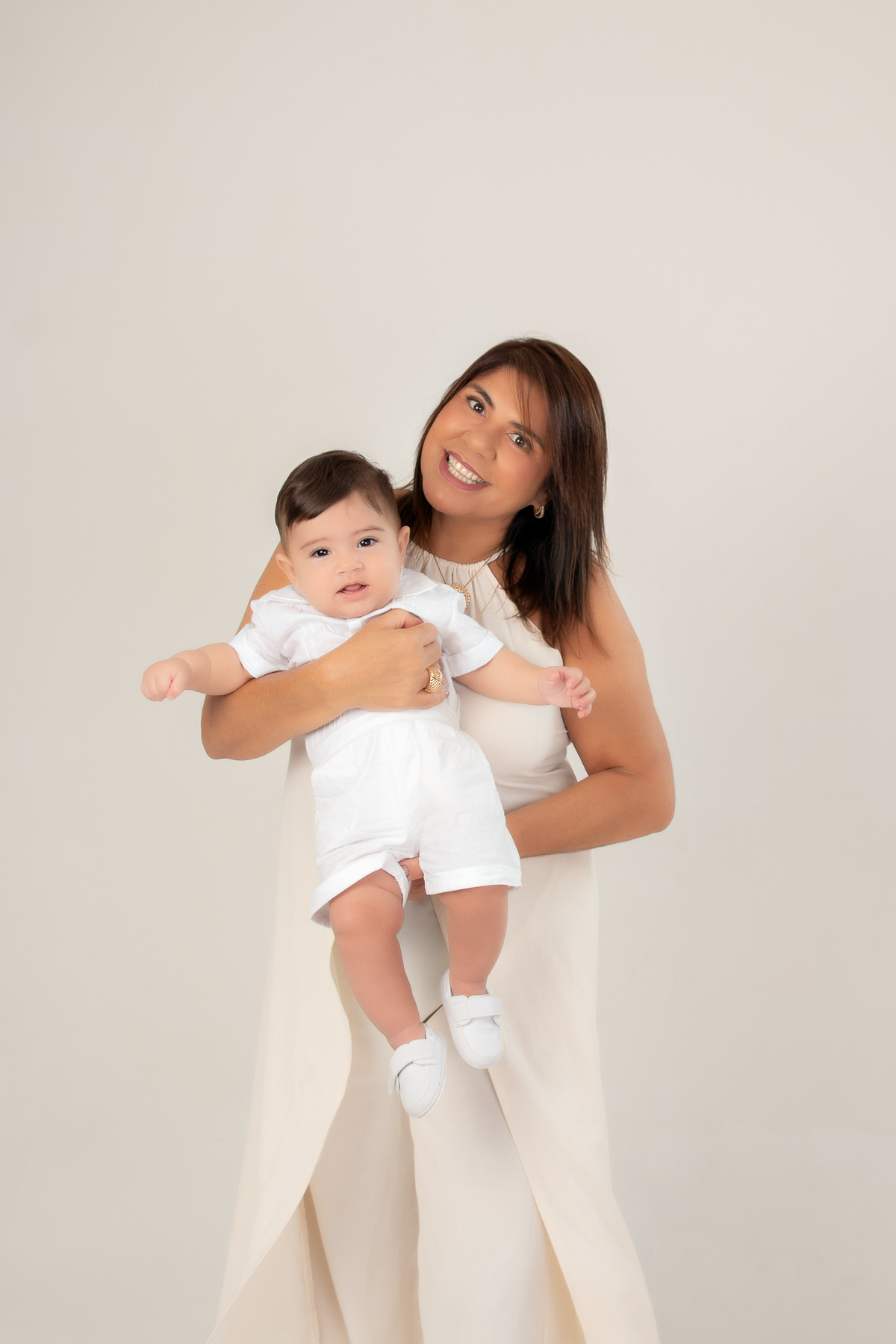 ensaio dia das maes clean roupas brancas claras em estúdio bh belo horizonte mg marcos felipe fotografia