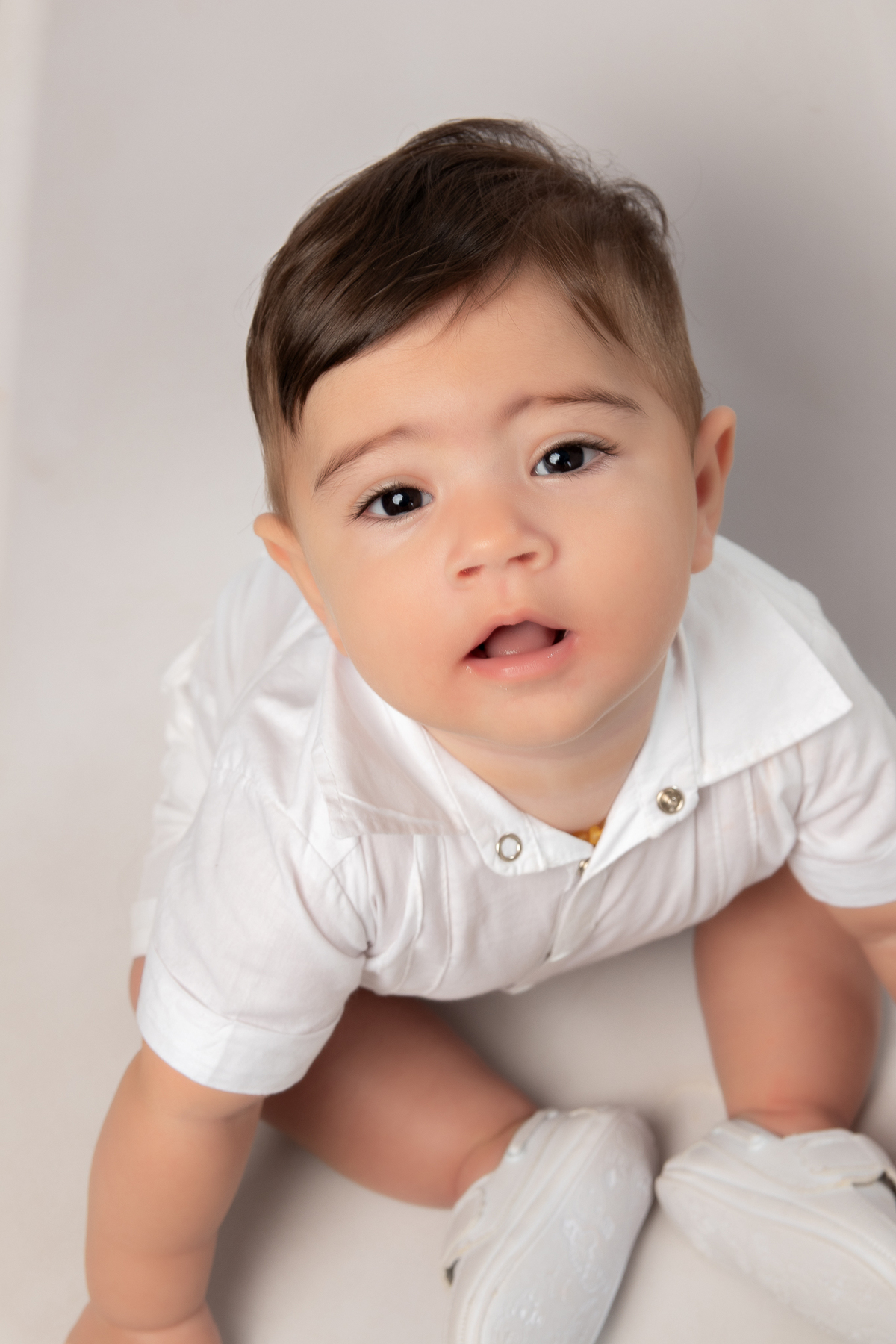 ensaio dia das maes clean roupas brancas claras em estúdio bh belo horizonte mg marcos felipe fotografia