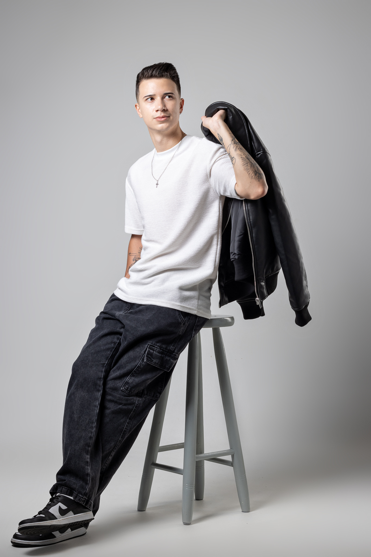 ensaio casual masculino estúdio belo horizonte barreiro marcos felipe fotografia jeans cruzeiro jaqueta preto branco