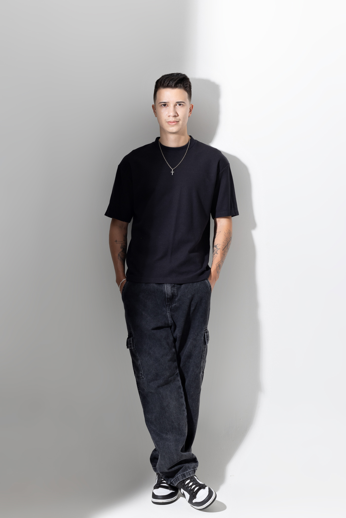 ensaio casual masculino estúdio belo horizonte barreiro marcos felipe fotografia jeans cruzeiro jaqueta preto branco