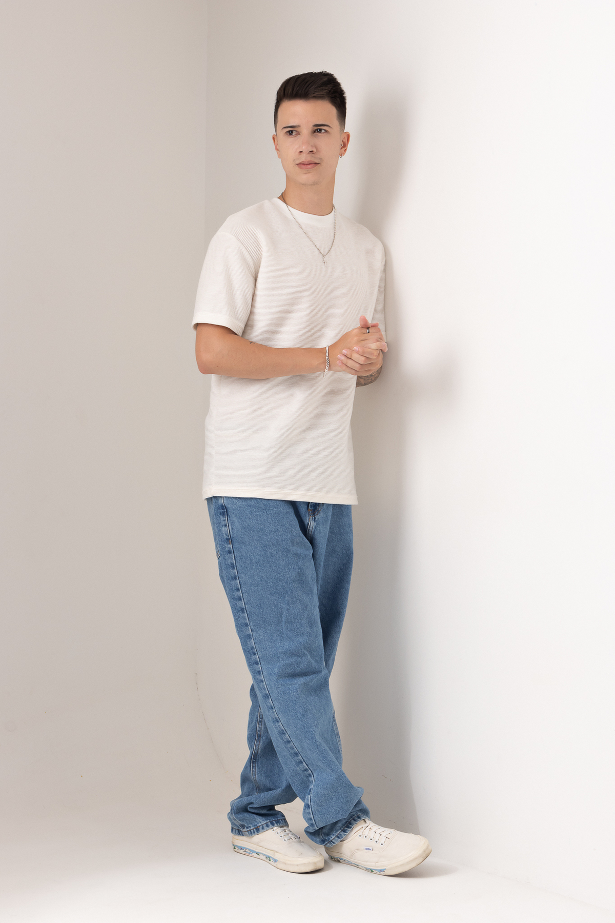 ensaio casual masculino estúdio belo horizonte barreiro marcos felipe fotografia jeans cruzeiro jaqueta preto branco