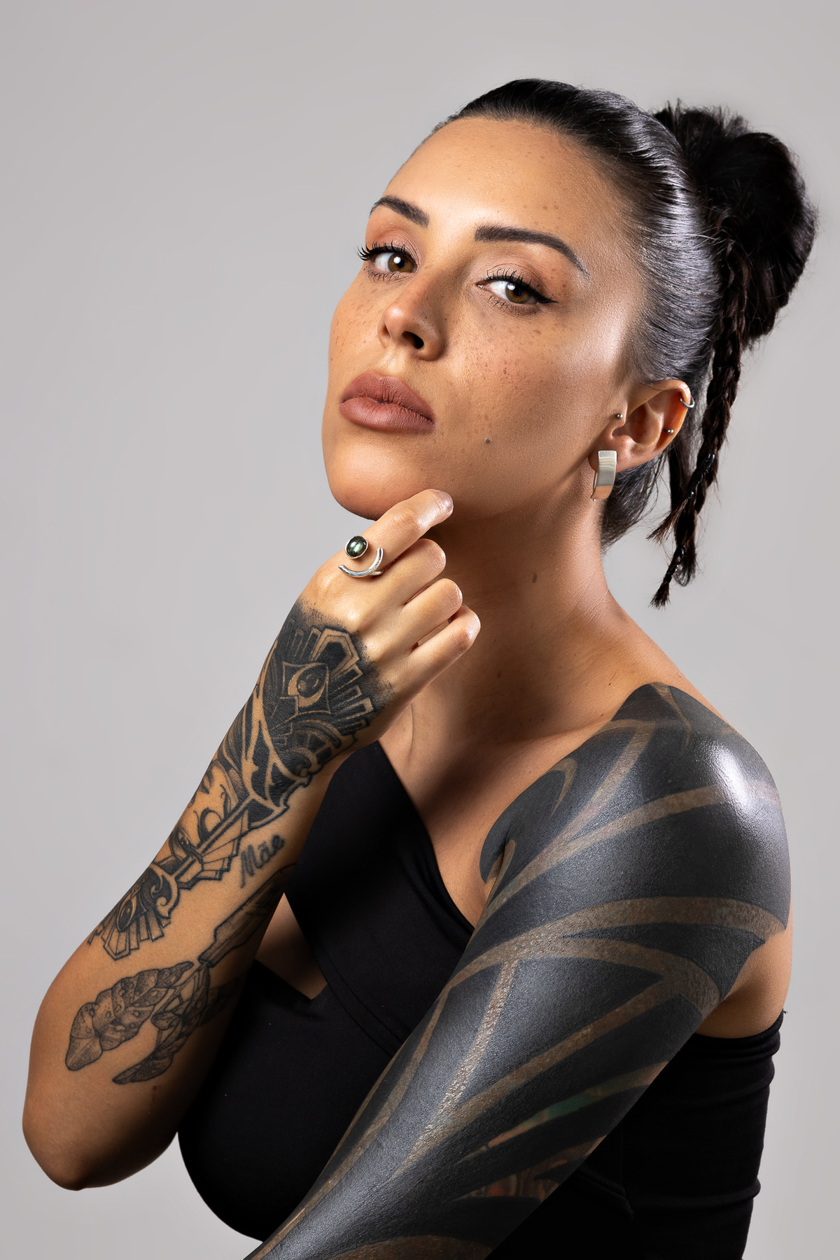 fotos profissionais produtos joias prata Amanda Dutra Oriana estúdio preto e branco marcos felipe fotografia