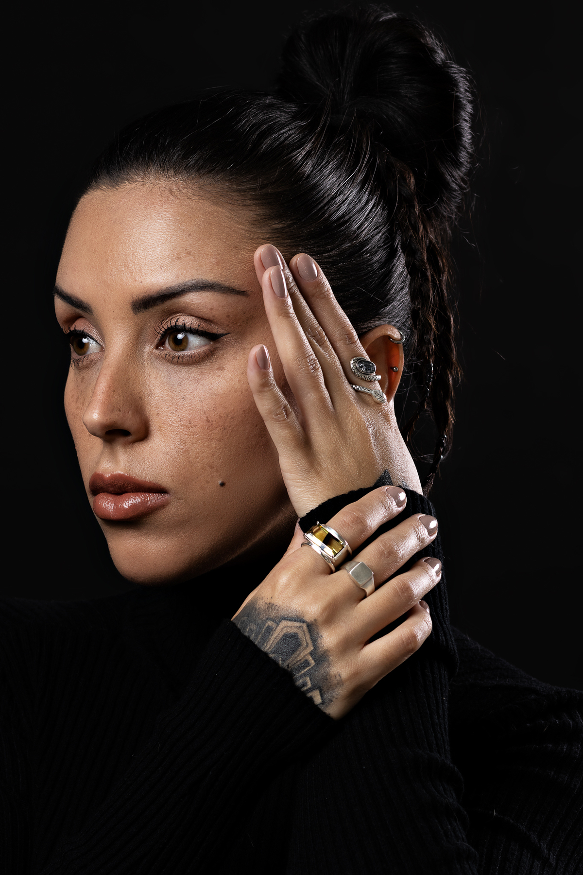 fotos profissionais produtos joias prata Amanda Dutra Oriana estúdio preto e branco marcos felipe fotografia