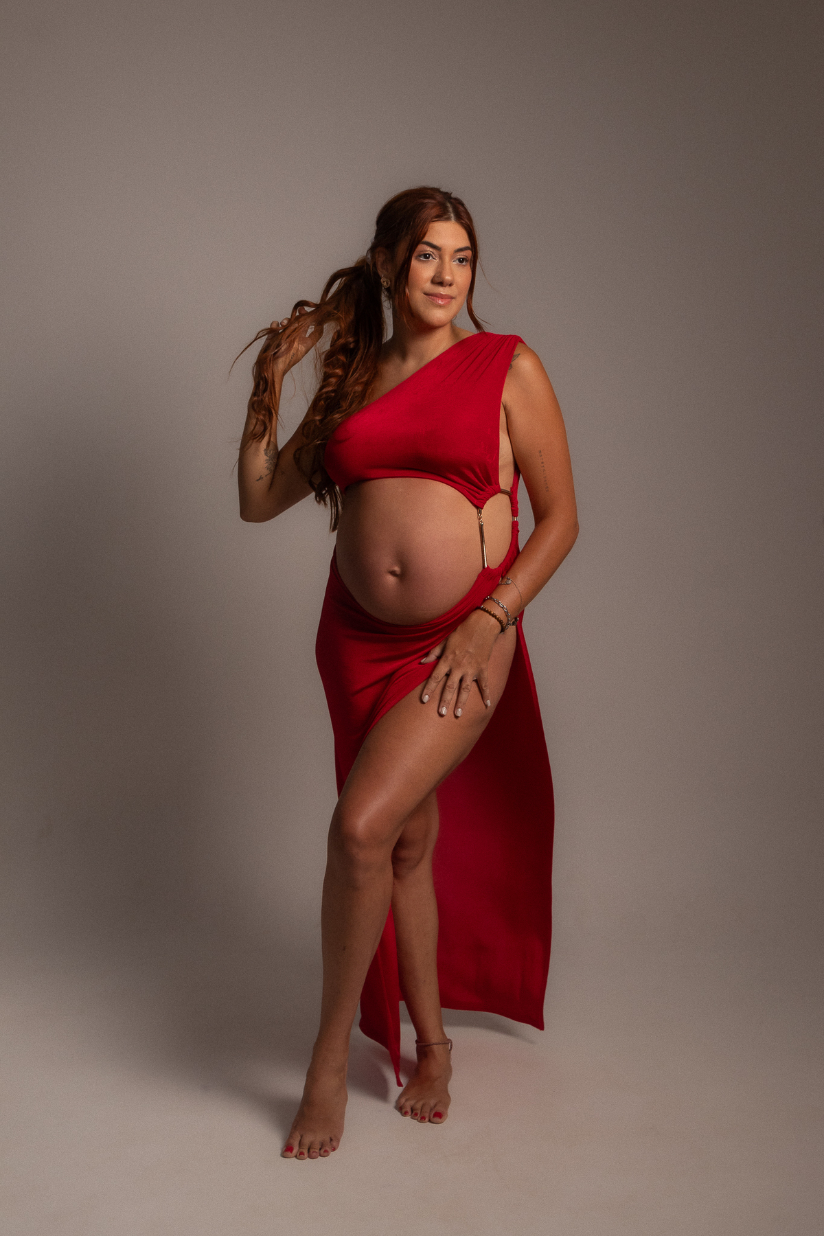 ensaio gestante estúdio belo horizonte barreiro contagem ibirite marcos felipe fotografia clean branco bege vermelho