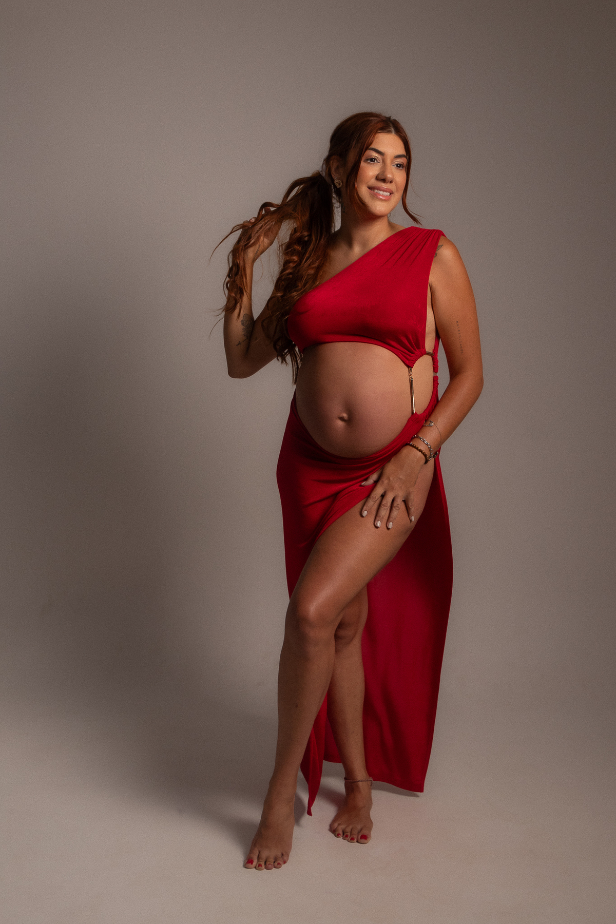 ensaio gestante estúdio belo horizonte barreiro contagem ibirite marcos felipe fotografia clean branco bege vermelho