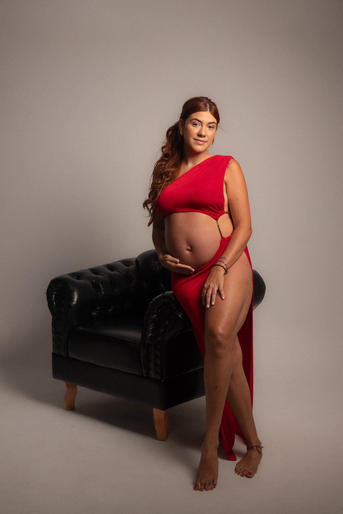ensaio gestante estúdio belo horizonte barreiro contagem ibirite marcos felipe fotografia clean branco bege vermelho