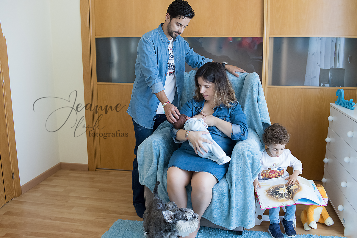 Estar todos juntos e apoiar a recém mamã é trabalho de família!
Sessão fotografica em casa