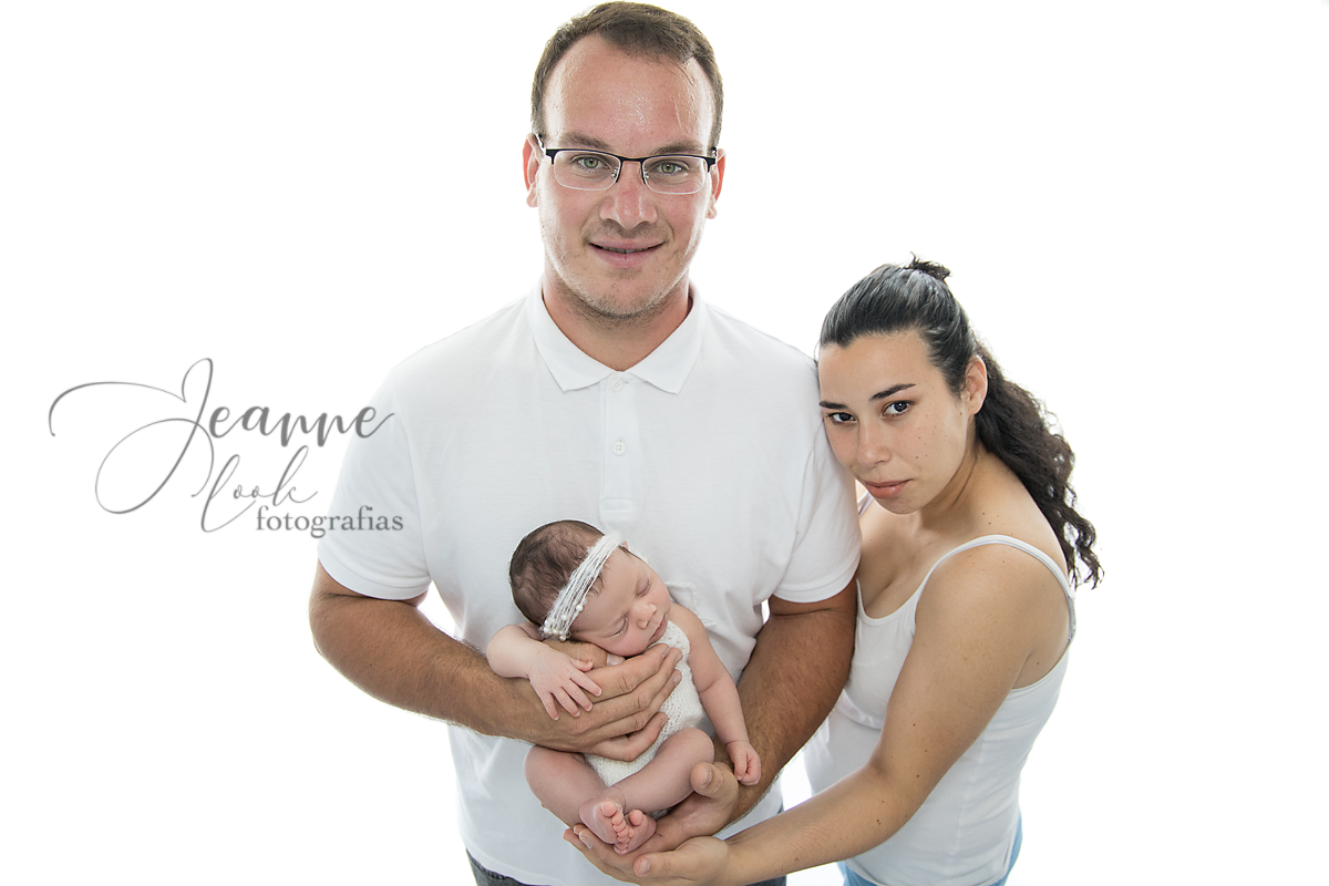 recém nascido com os pais