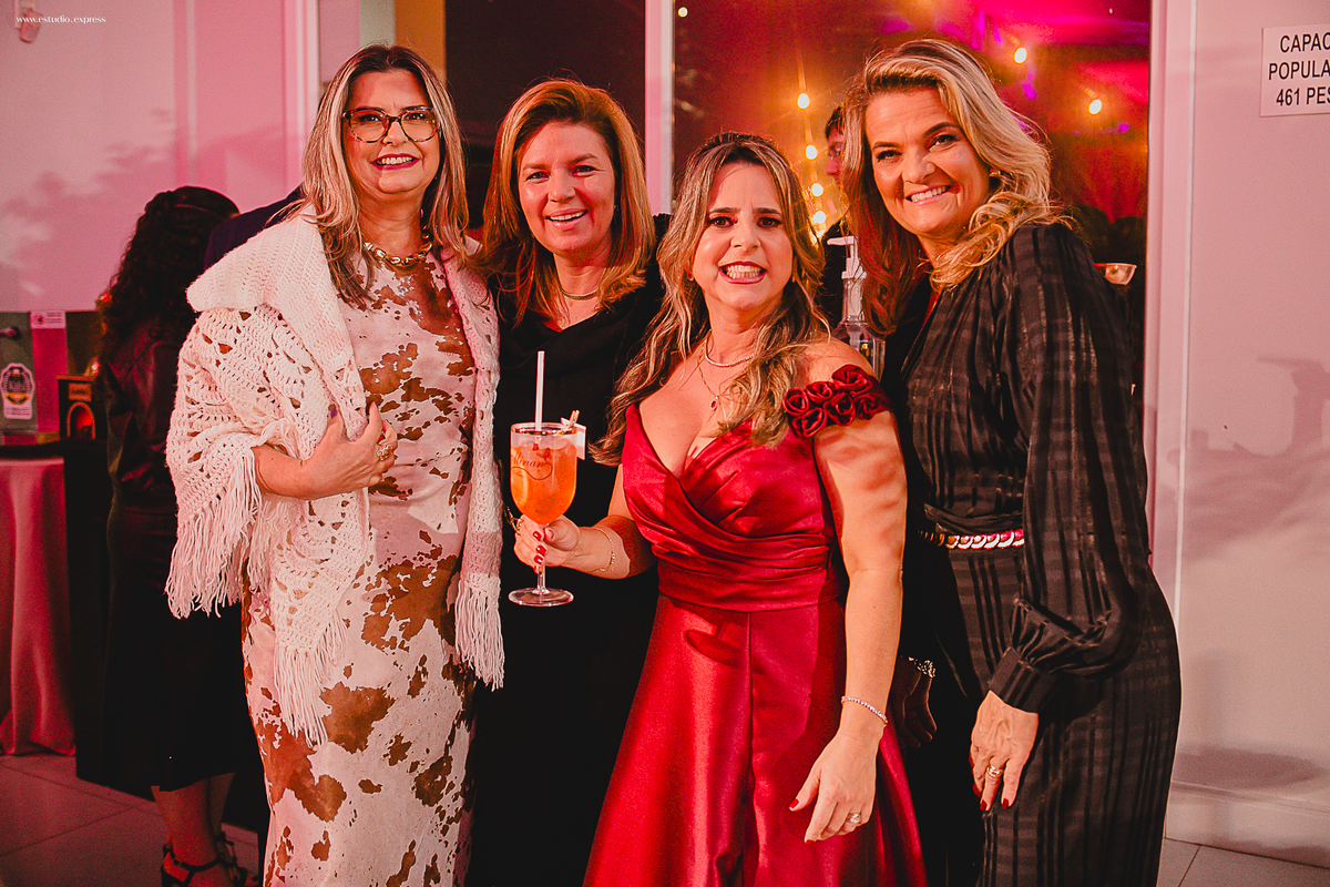 fotógrafo-evento-fotografia-aniversário-50-anos-camaquã-rio-grande-do-sul-rs-comemoração-intimista-família-amigos-registro-profissional-memórias-afeto-emoção-espontâneo-decoração-detALHES-luz-amor-alegria-homenagem-vida-festa-ensaio-pessoas-retrato-docume