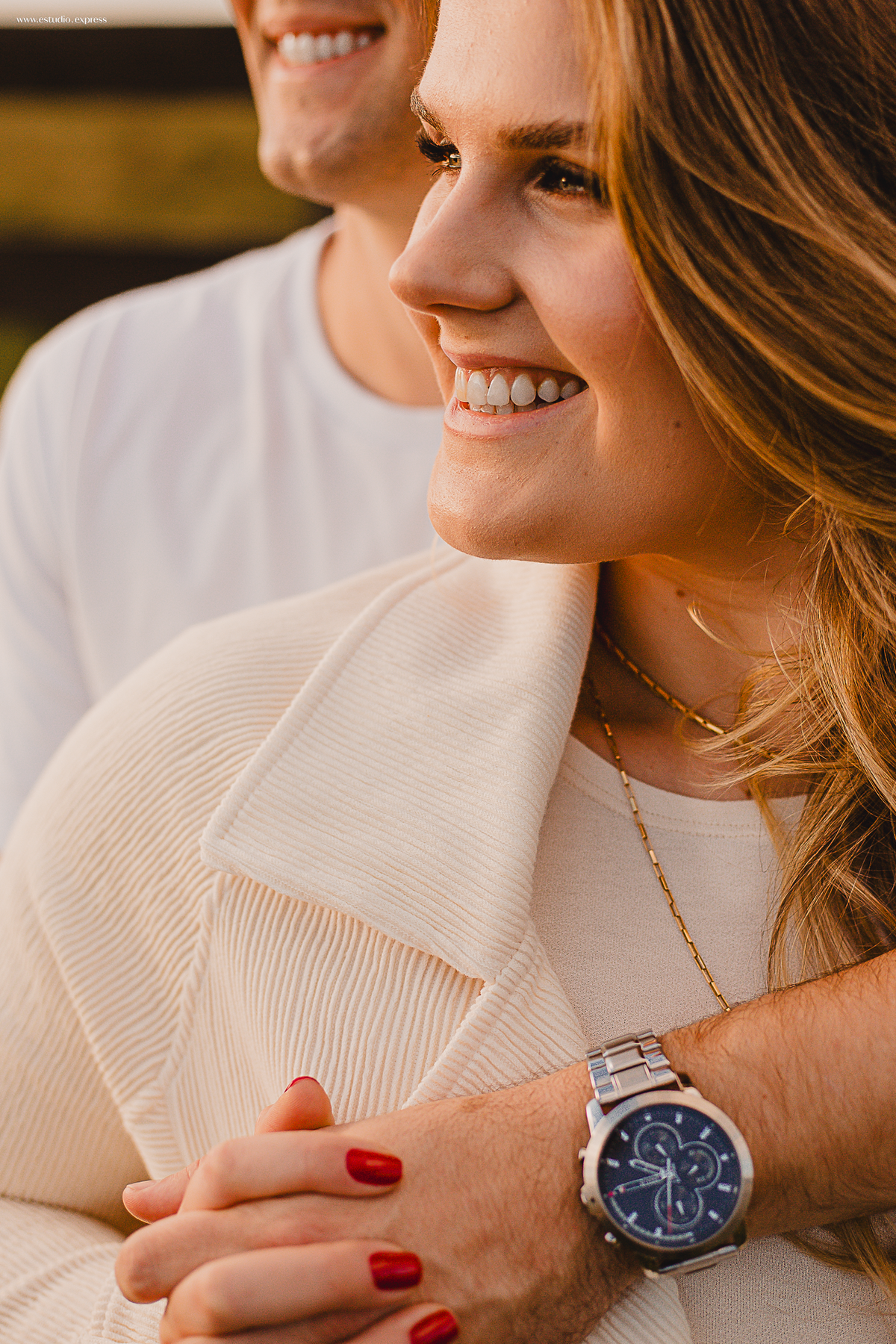 ensaio-pre-casamento-fotógrafo-casais-fotos-românticas-afetividade-conexão-luz-natural-rio-grande-do-sul-camaquã-rs-amor-história-real-spontaneidade-natureza-editorial-visual-afetivo-registro-emoção-ensaio-external-lifestyle-casal-noivos-fotografia-autor