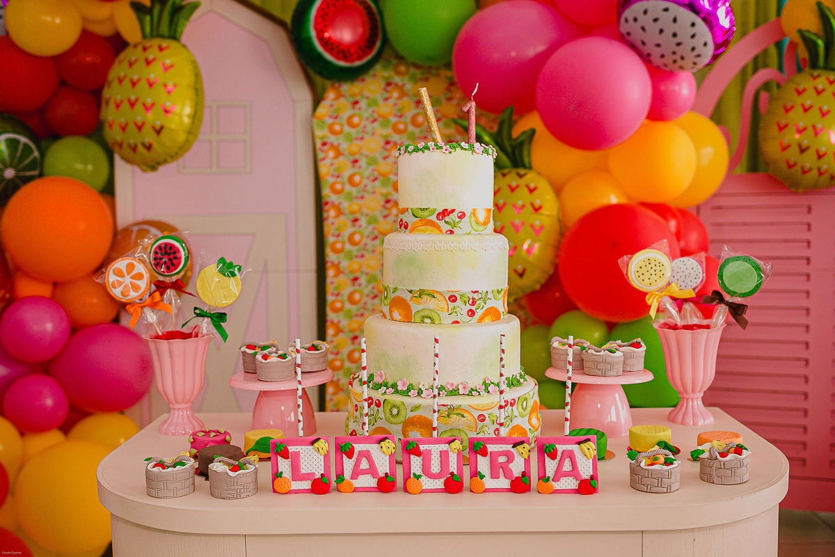 Aniversário de 1 ano em Camaquã RS com bebê sorrindo e clima leve durante a festa