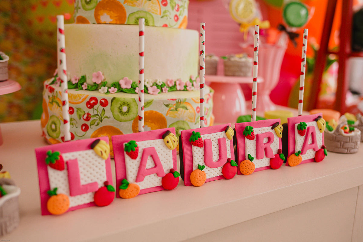 Momento espontâneo de bebê no aniversário infantil de 1 ano em Camaquã RS