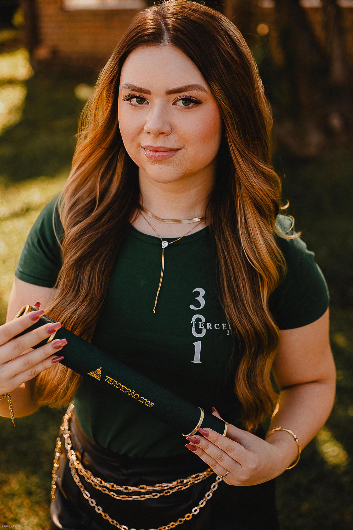 Momento divertido entre formandos durante ensaio do terceirão