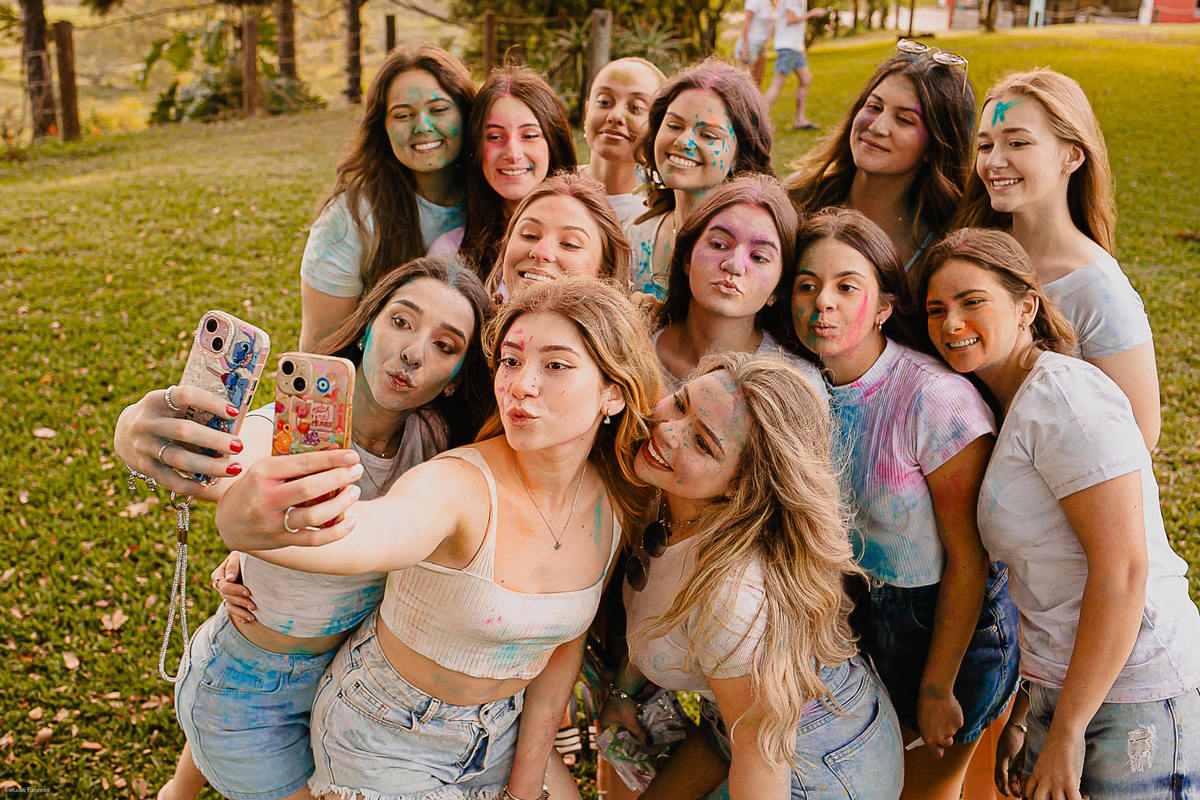 Cena espontânea de turma durante ensaio de formatura na La Estancia