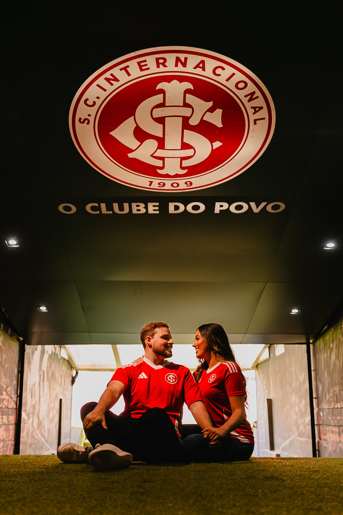 Registro de conexão entre os noivos em ensaio realizado no estádio Beira-Rio.