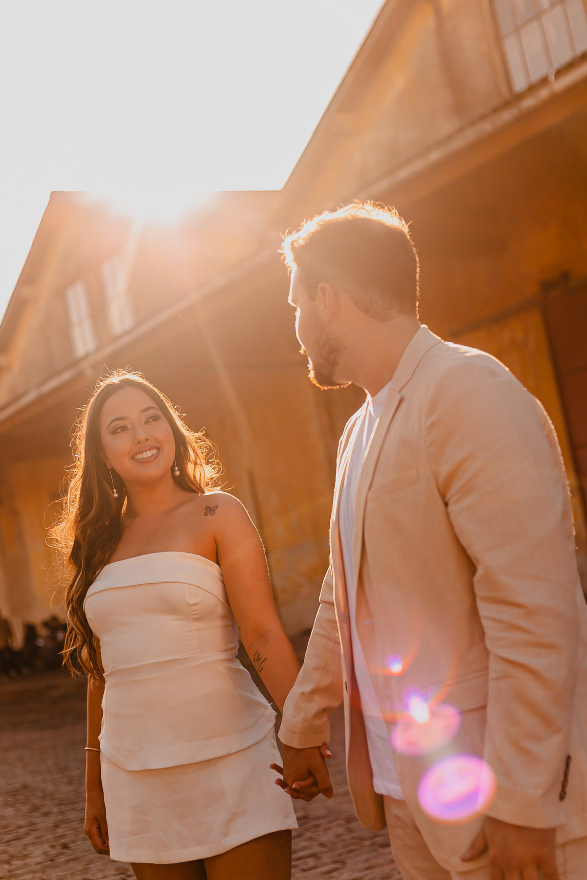Ensaio pré casamento na Orla do Guaíba em Porto Alegre RS durante o fim de tarde.