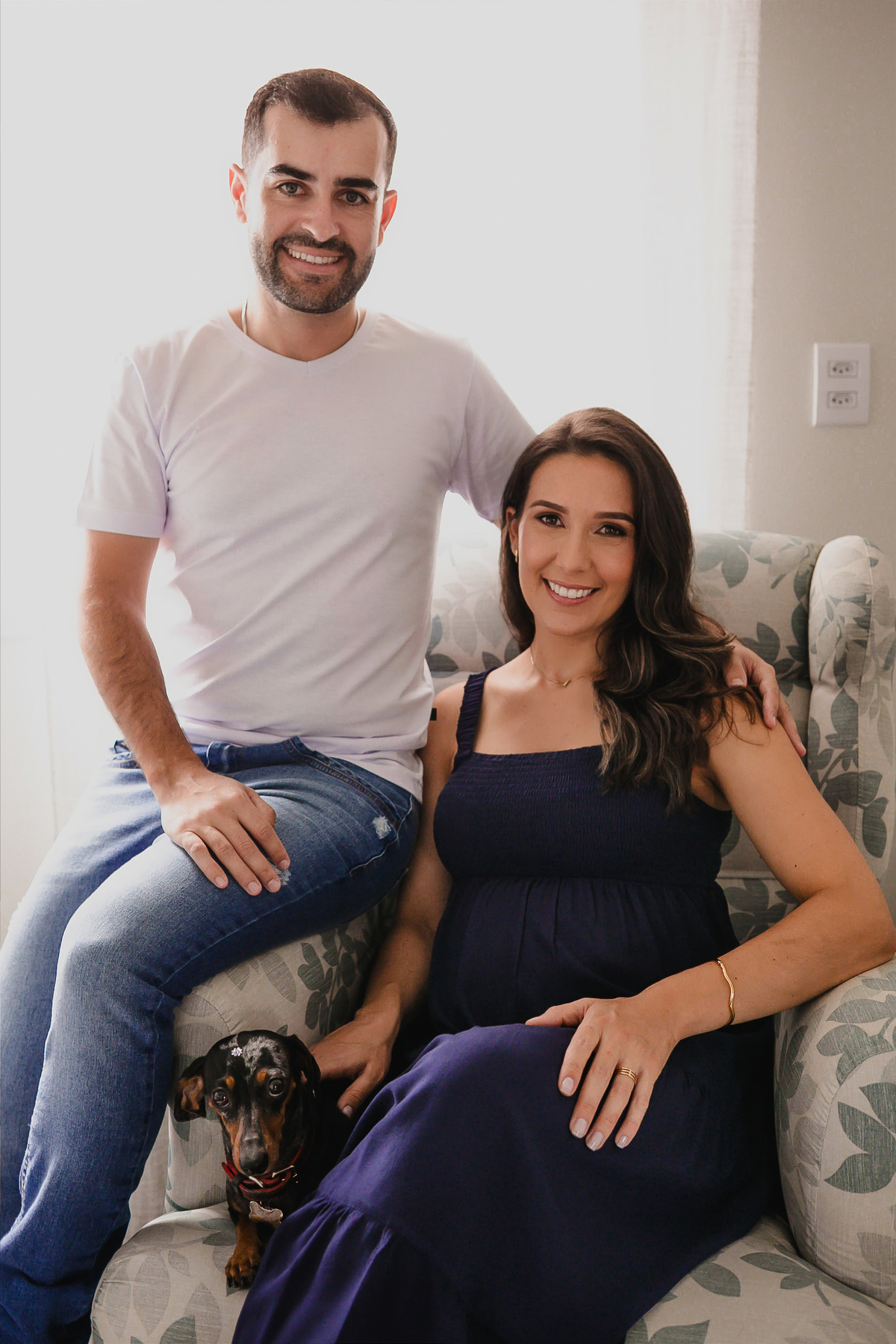 Fotografia de casal grávido em Camaquã RS celebrando a chegada do novo integrante da família.