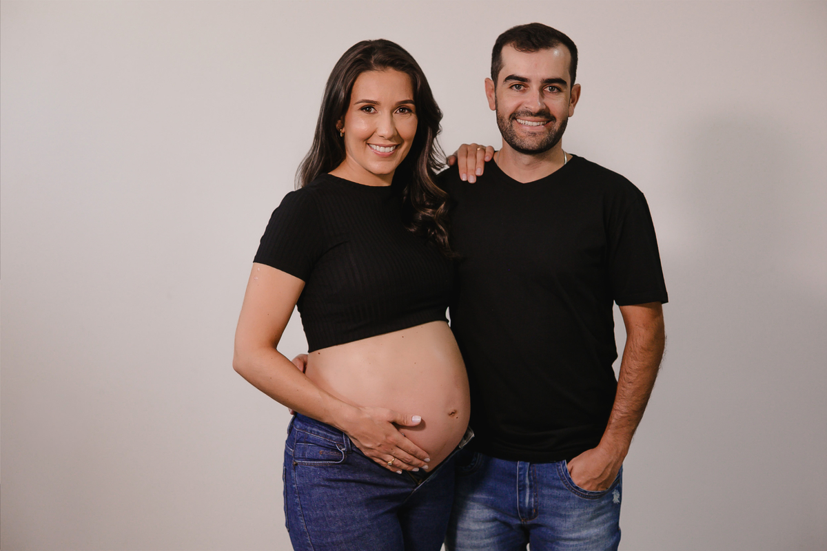Ensaio de gravidez lifestyle em Camaquã com registros leves e espontâneos da família.
