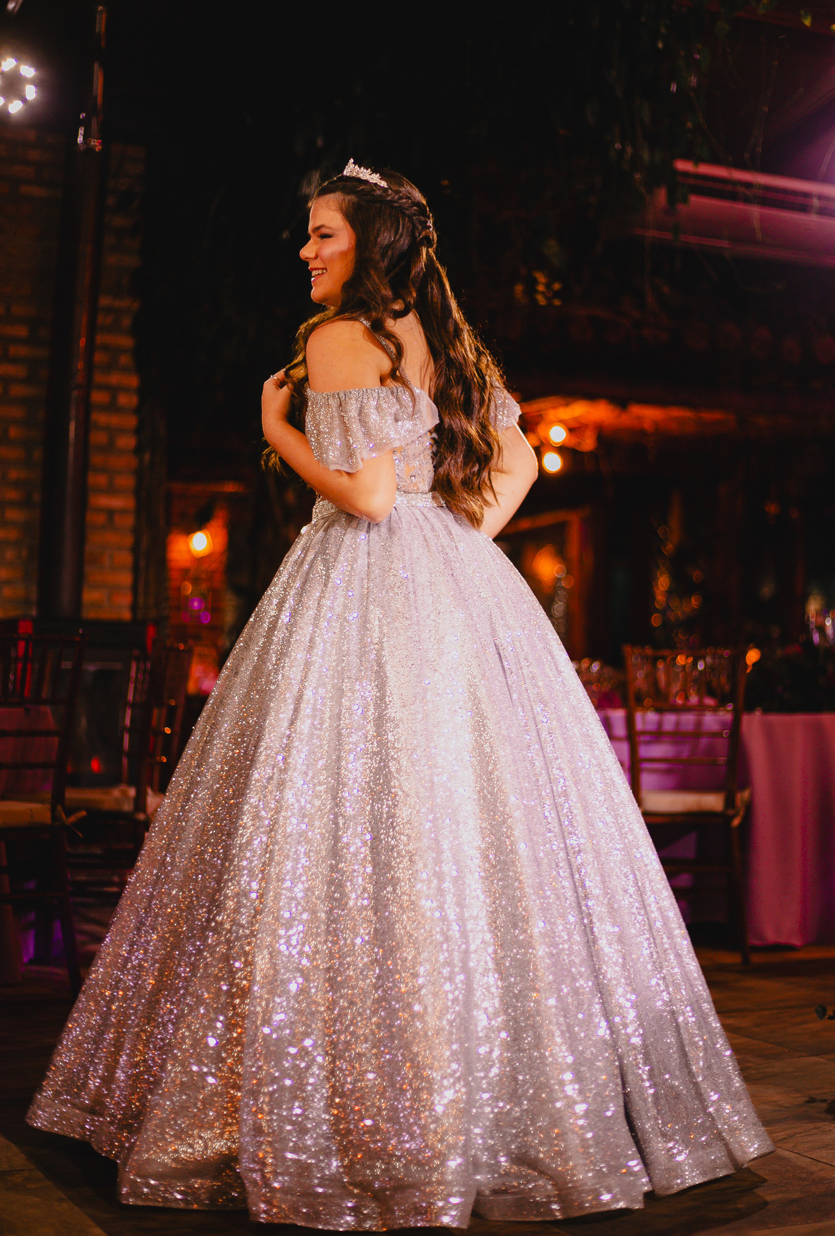 Ensaio da debutante realizado durante a recepção da festa na La Estancia.