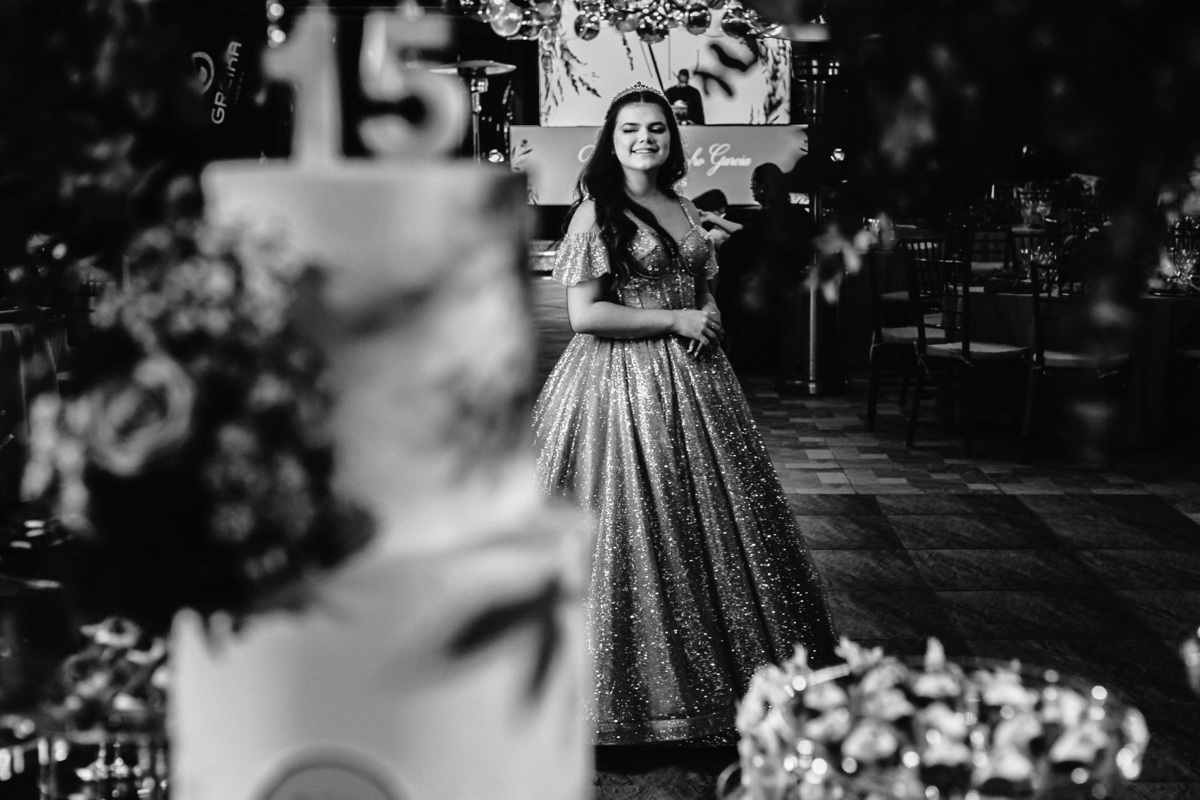 Fotografia da debutante celebrando uma das fases mais especiais da juventude.