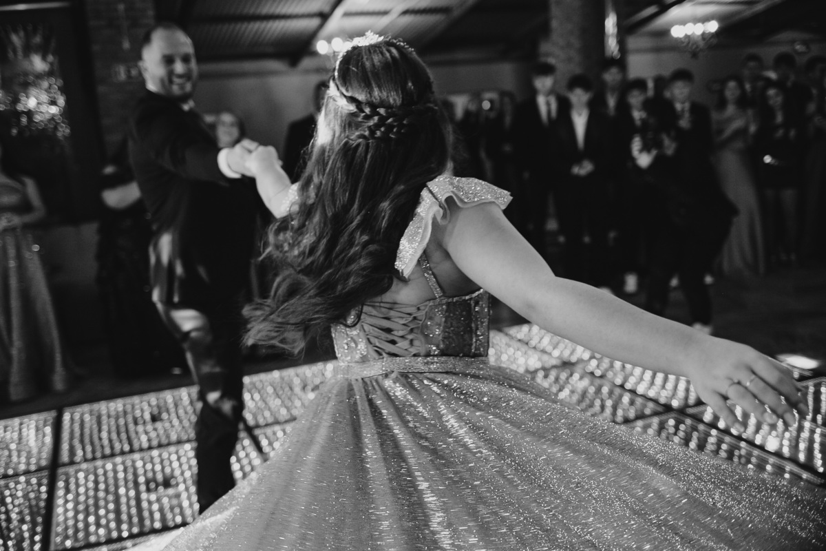 Fotografia de grupo em uma comemoração de debutante em Camaquã RS.