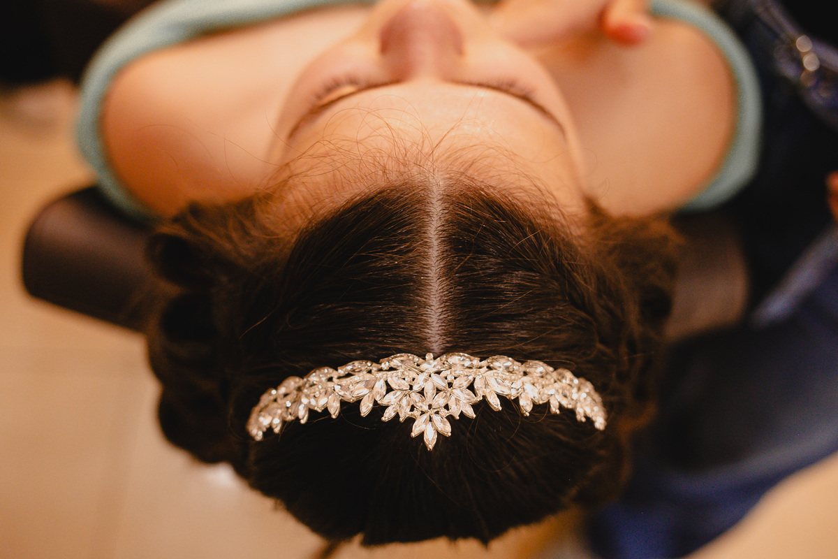 Preparação da debutante antes do início da celebração na La Estancia em Camaquã.