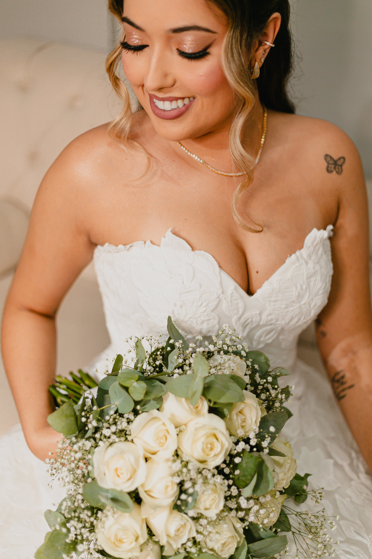 Entrada da noiva durante cerimônia de casamento ao ar livre em Camaquã RS.
