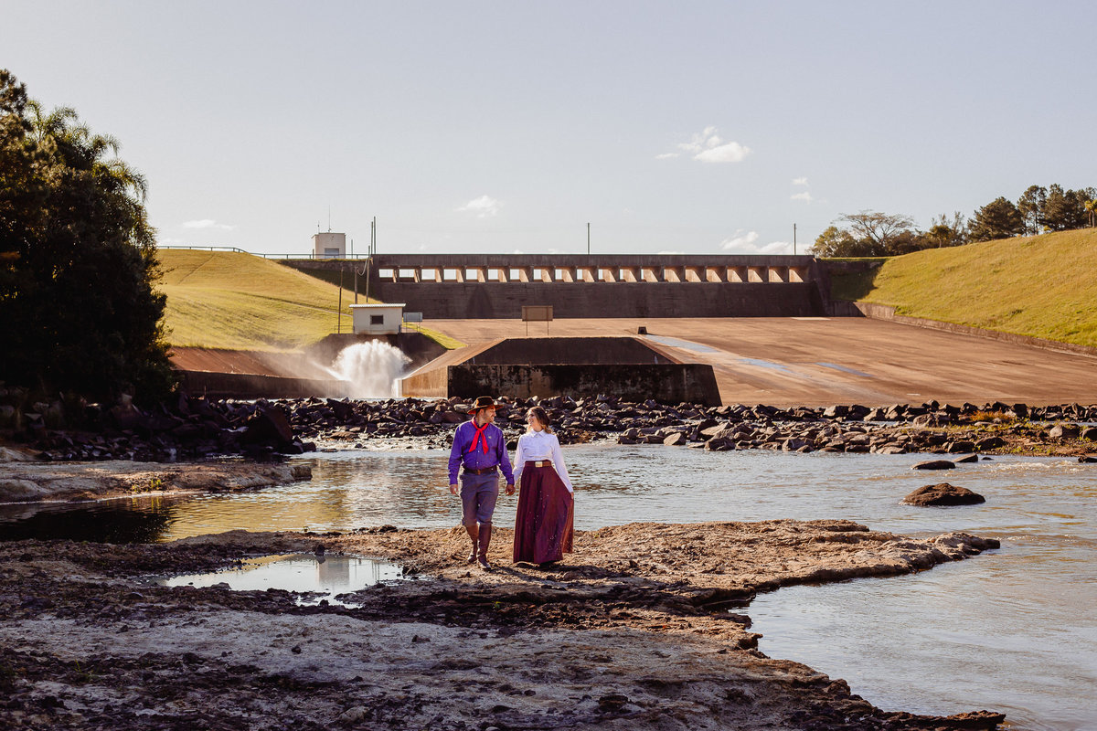 pre-wedding-barragem-de-camaqua-rs-ensaio-de-casal-fotografia-de-casamento