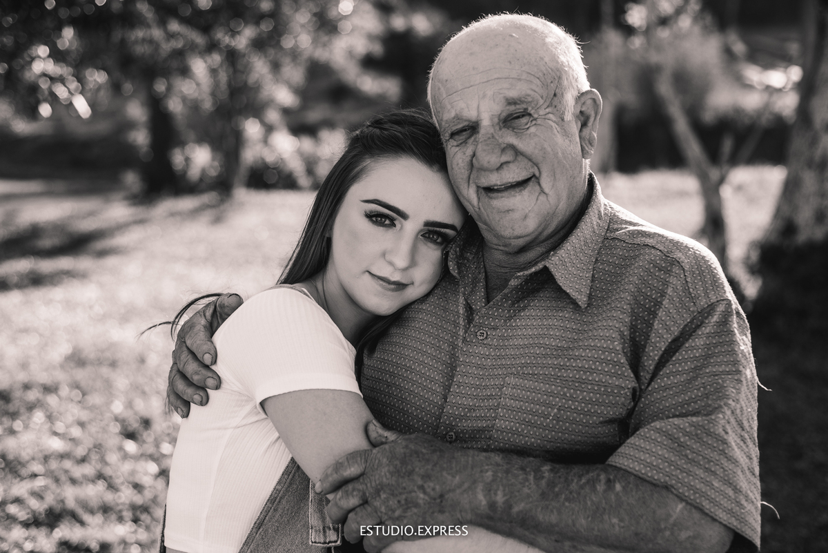 estúdio fotográfico-fotografo-família-15anos-ensaio-casamento-formatura-book de fotos-fotografa-ensaio gestante-festa de 15 anos-pré wedding-fotos profissionais-corporativos-retratos-fotos de bebê-sessão de fotos-mini wedding-dia do fotografo-ensaio newbo