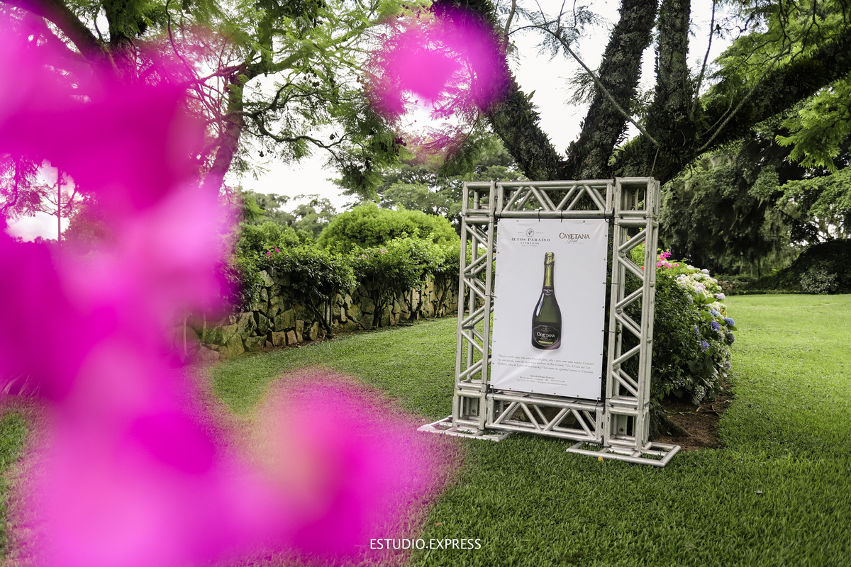 estúdio fotográfico-fotografo-família-15anos-ensaio-casamento-formatura-book de fotos-fotografa-ensaio gestante-festa de 15 anos-pré wedding-fotos profissionais-corporativos-retratos-fotos de bebê-sessão de fotos-mini wedding-dia do fotografo-ensaio newbo