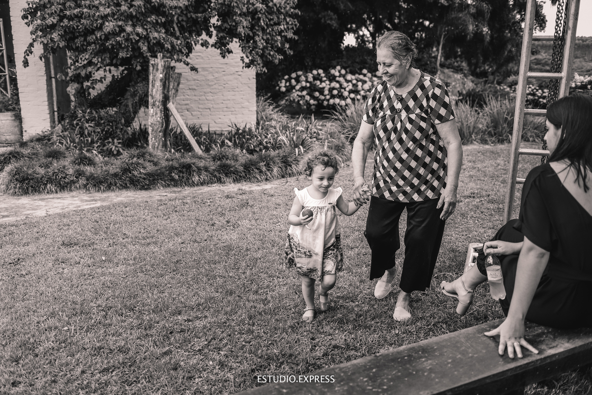 estúdio fotográfico-fotografo-família-15anos-ensaio-casamento-formatura-book de fotos-fotografa-ensaio gestante-festa de 15 anos-pré wedding-fotos profissionais-corporativos-retratos-fotos de bebê-sessão de fotos-mini wedding-dia do fotografo-ensaio newbo