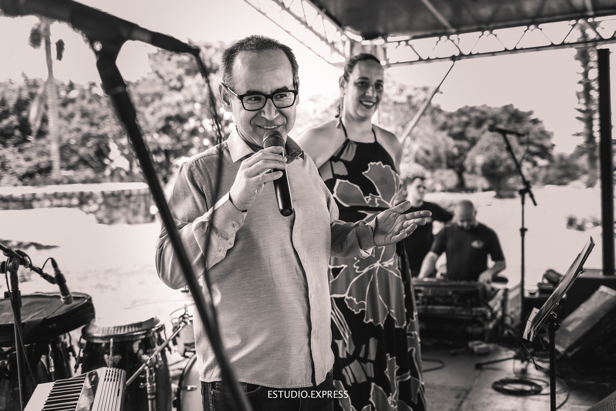 estúdio fotográfico-fotografo-família-15anos-ensaio-casamento-formatura-book de fotos-fotografa-ensaio gestante-festa de 15 anos-pré wedding-fotos profissionais-corporativos-retratos-fotos de bebê-sessão de fotos-mini wedding-dia do fotografo-ensaio newbo