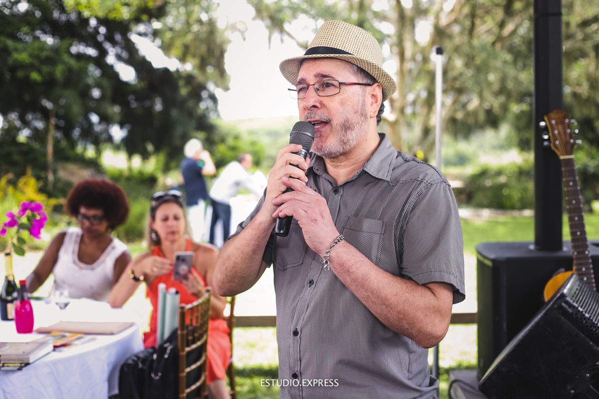 estúdio fotográfico-fotografo-família-15anos-ensaio-casamento-formatura-book de fotos-fotografa-ensaio gestante-festa de 15 anos-pré wedding-fotos profissionais-corporativos-retratos-fotos de bebê-sessão de fotos-mini wedding-dia do fotografo-ensaio newbo