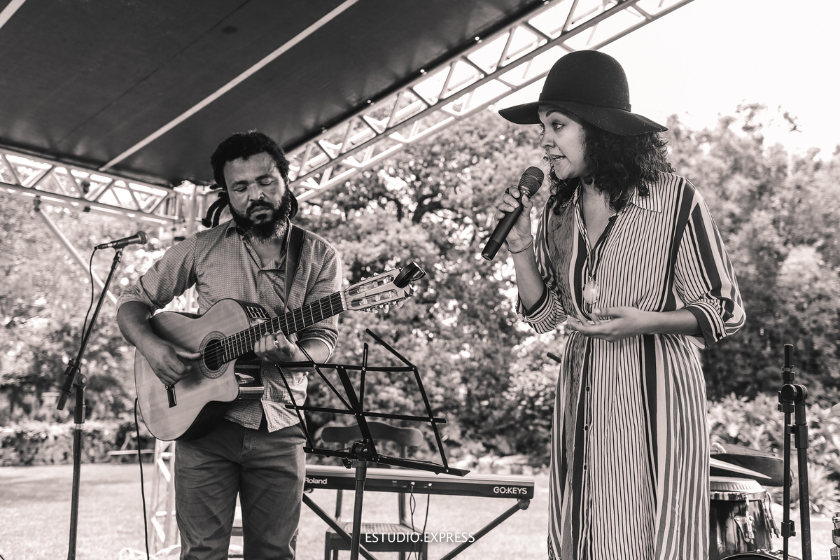 estúdio fotográfico-fotografo-família-15anos-ensaio-casamento-formatura-book de fotos-fotografa-ensaio gestante-festa de 15 anos-pré wedding-fotos profissionais-corporativos-retratos-fotos de bebê-sessão de fotos-mini wedding-dia do fotografo-ensaio newbo