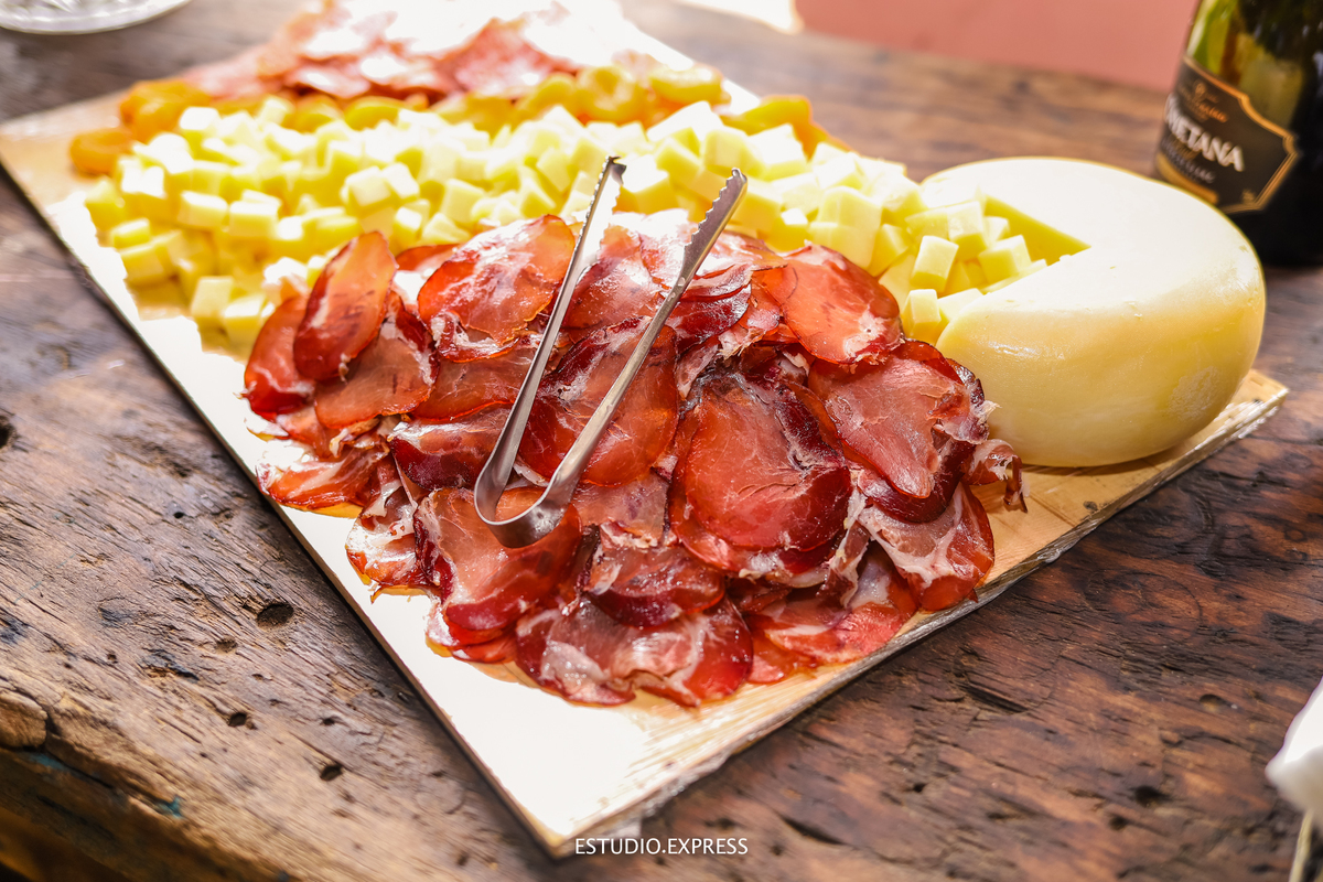 estúdio fotográfico-fotografo-família-15anos-ensaio-casamento-formatura-book de fotos-fotografa-ensaio gestante-festa de 15 anos-pré wedding-fotos profissionais-corporativos-retratos-fotos de bebê-sessão de fotos-mini wedding-dia do fotografo-ensaio newbo