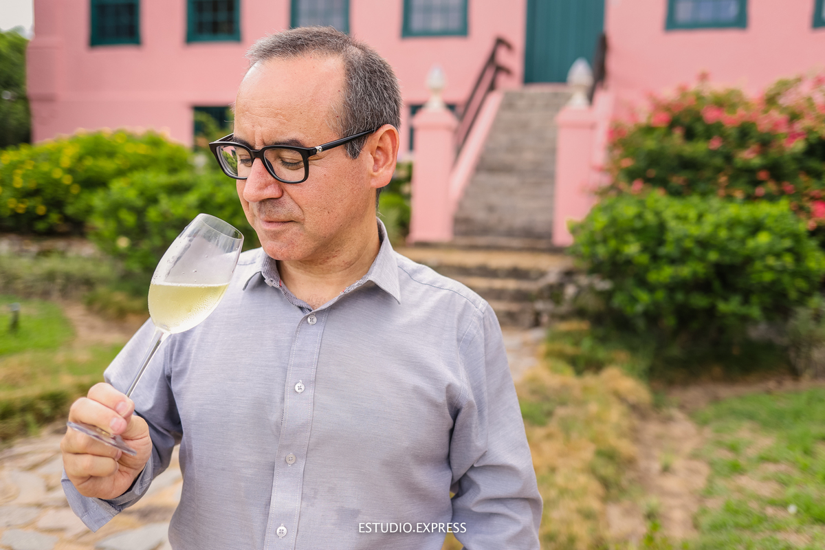 estúdio fotográfico-fotografo-família-15anos-ensaio-casamento-formatura-book de fotos-fotografa-ensaio gestante-festa de 15 anos-pré wedding-fotos profissionais-corporativos-retratos-fotos de bebê-sessão de fotos-mini wedding-dia do fotografo-ensaio newbo