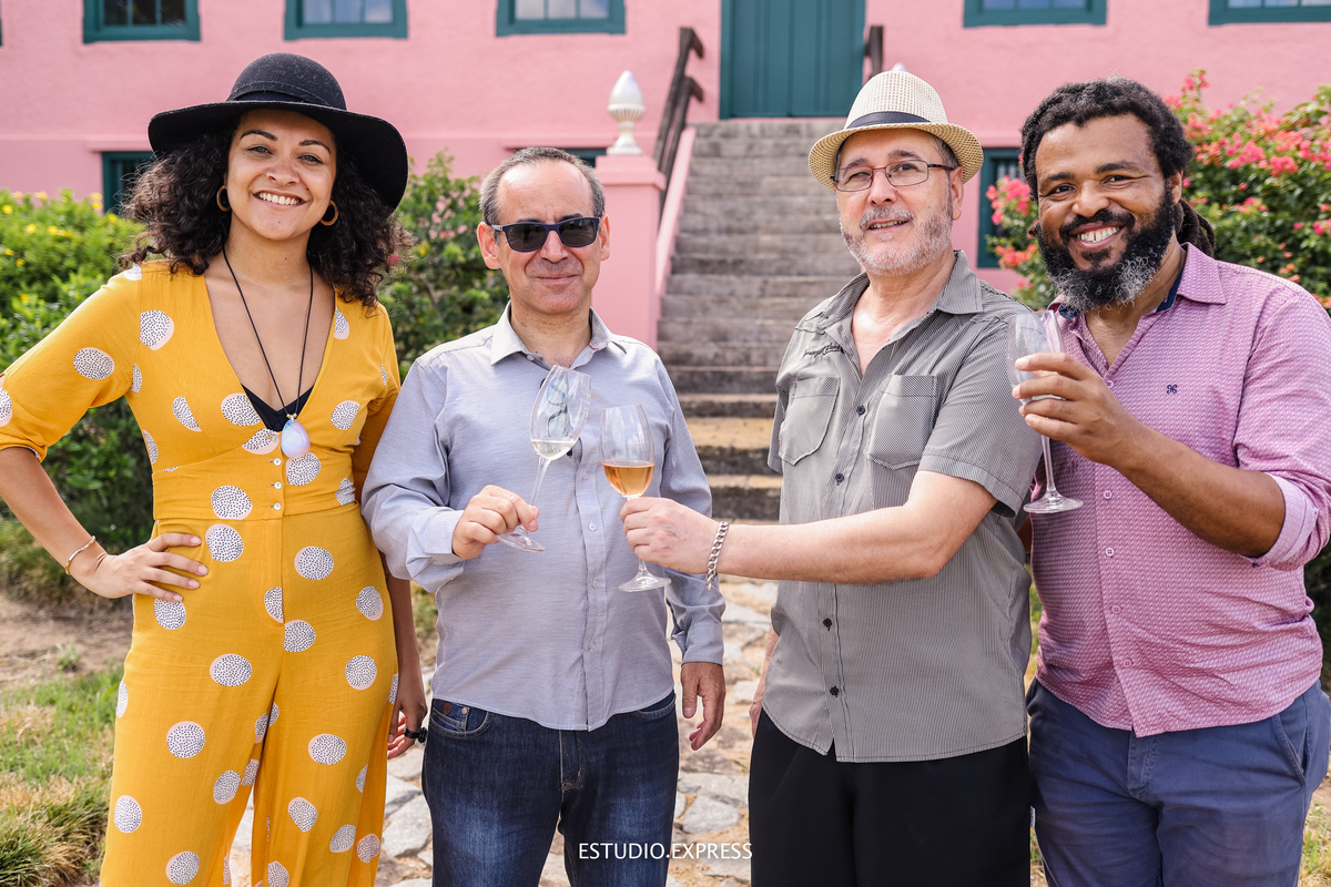 estúdio fotográfico-fotografo-família-15anos-ensaio-casamento-formatura-book de fotos-fotografa-ensaio gestante-festa de 15 anos-pré wedding-fotos profissionais-corporativos-retratos-fotos de bebê-sessão de fotos-mini wedding-dia do fotografo-ensaio newbo