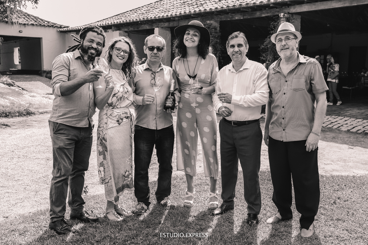 estúdio fotográfico-fotografo-família-15anos-ensaio-casamento-formatura-book de fotos-fotografa-ensaio gestante-festa de 15 anos-pré wedding-fotos profissionais-corporativos-retratos-fotos de bebê-sessão de fotos-mini wedding-dia do fotografo-ensaio newbo