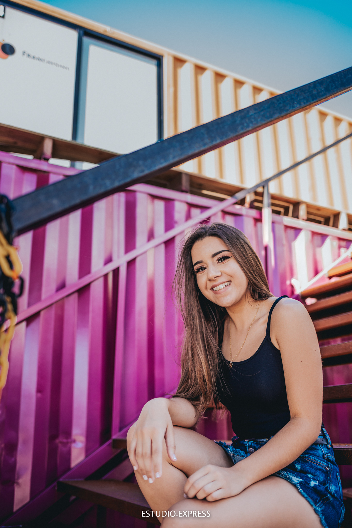 estúdio fotográfico-fotografo-família-15anos-ensaio-casamento-formatura-book de fotos-fotografa-ensaio gestante-festa de 15 anos-pré wedding-fotos profissionais-corporativos-retratos-fotos de bebê-sessão de fotos-mini wedding-dia do fotografo-ensaio newbo