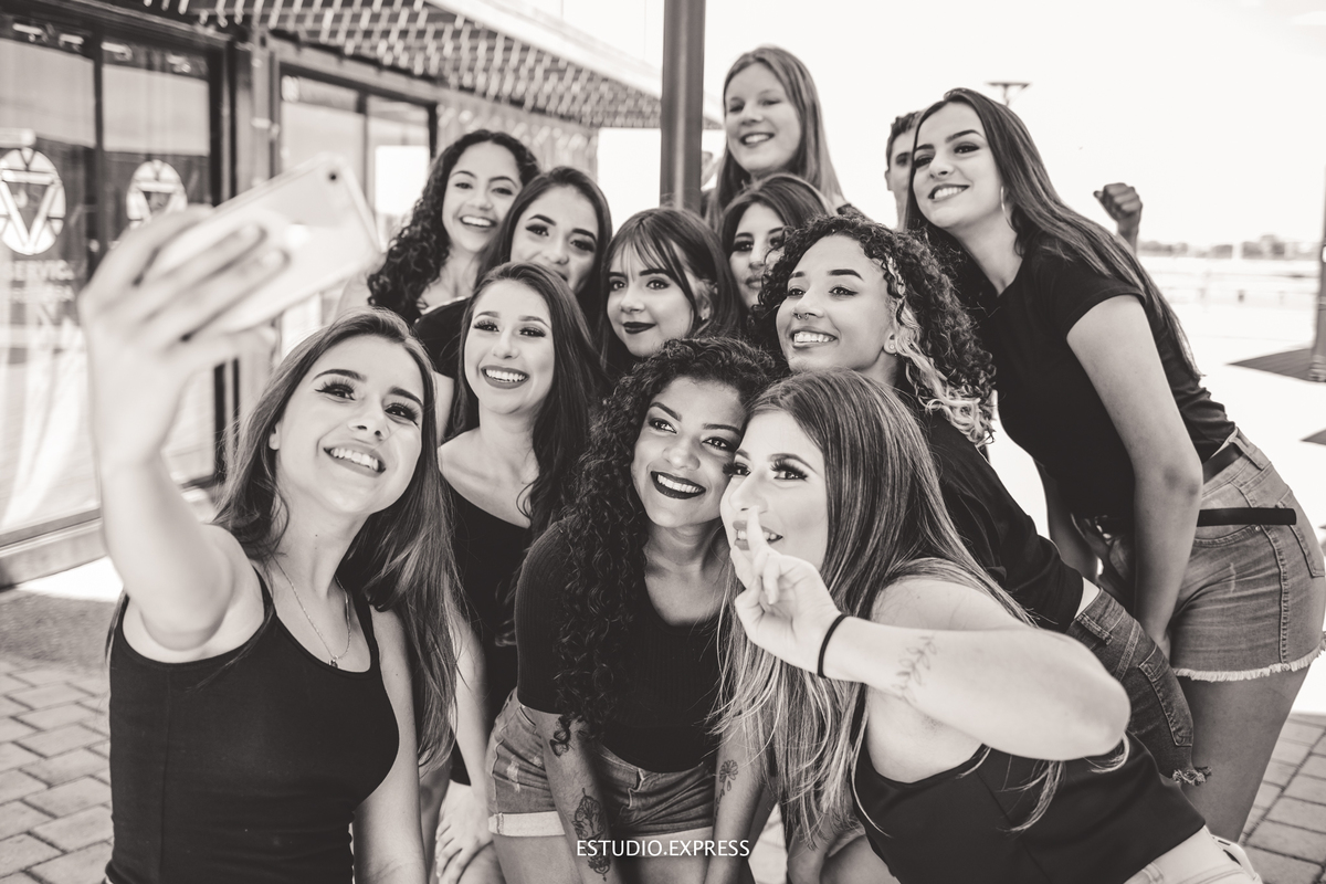 estúdio fotográfico-fotografo-família-15anos-ensaio-casamento-formatura-book de fotos-fotografa-ensaio gestante-festa de 15 anos-pré wedding-fotos profissionais-corporativos-retratos-fotos de bebê-sessão de fotos-mini wedding-dia do fotografo-ensaio newbo