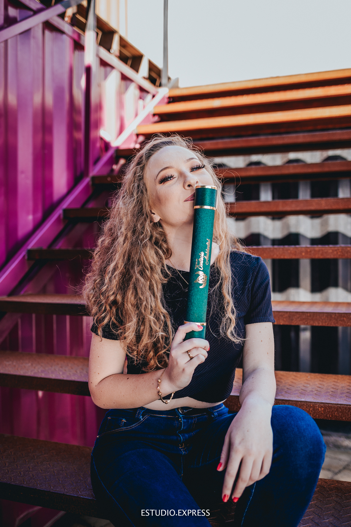 estúdio fotográfico-fotografo-família-15anos-ensaio-casamento-formatura-book de fotos-fotografa-ensaio gestante-festa de 15 anos-pré wedding-fotos profissionais-corporativos-retratos-fotos de bebê-sessão de fotos-mini wedding-dia do fotografo-ensaio newbo