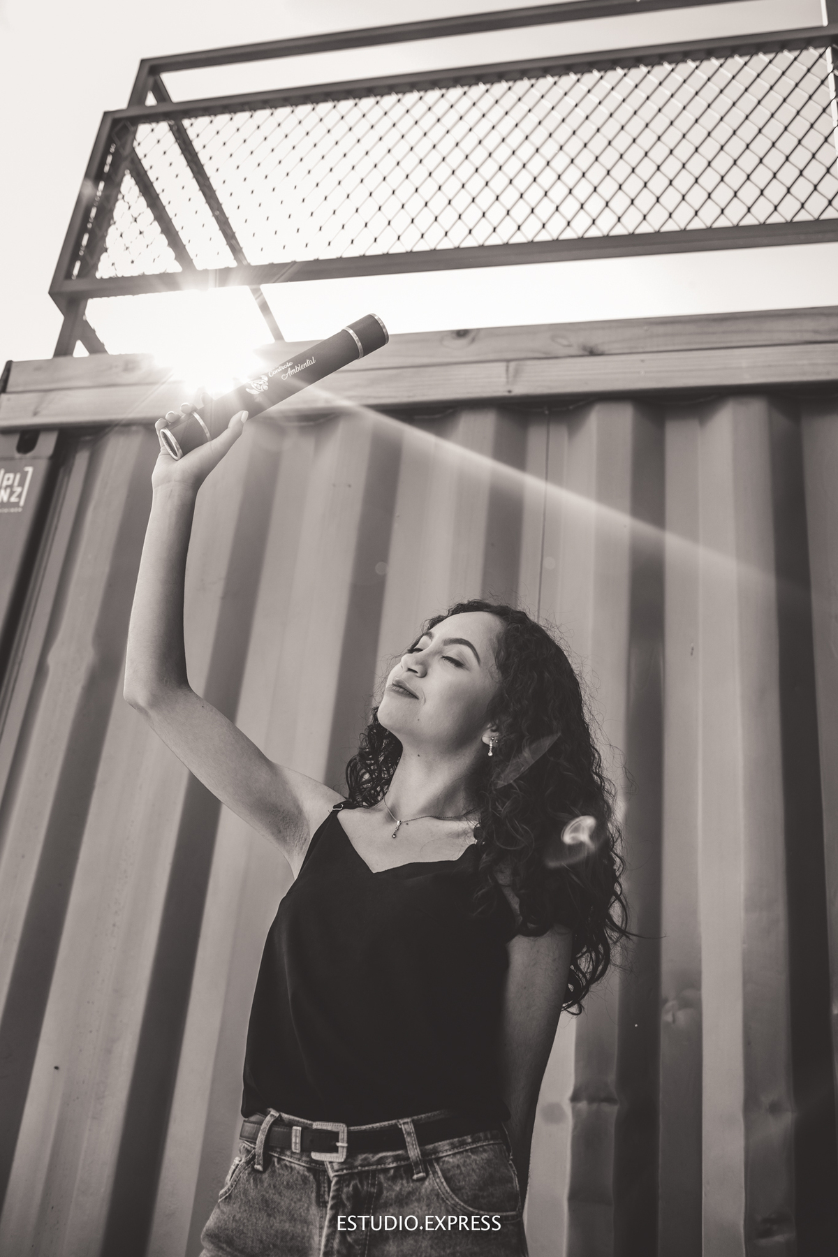 estúdio fotográfico-fotografo-família-15anos-ensaio-casamento-formatura-book de fotos-fotografa-ensaio gestante-festa de 15 anos-pré wedding-fotos profissionais-corporativos-retratos-fotos de bebê-sessão de fotos-mini wedding-dia do fotografo-ensaio newbo