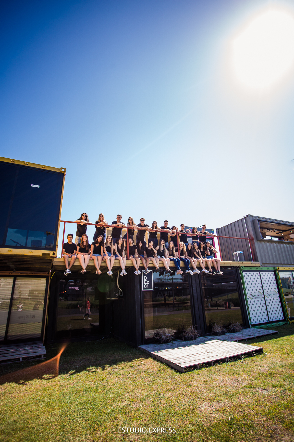 estúdio fotográfico-fotografo-família-15anos-ensaio-casamento-formatura-book de fotos-fotografa-ensaio gestante-festa de 15 anos-pré wedding-fotos profissionais-corporativos-retratos-fotos de bebê-sessão de fotos-mini wedding-dia do fotografo-ensaio newbo